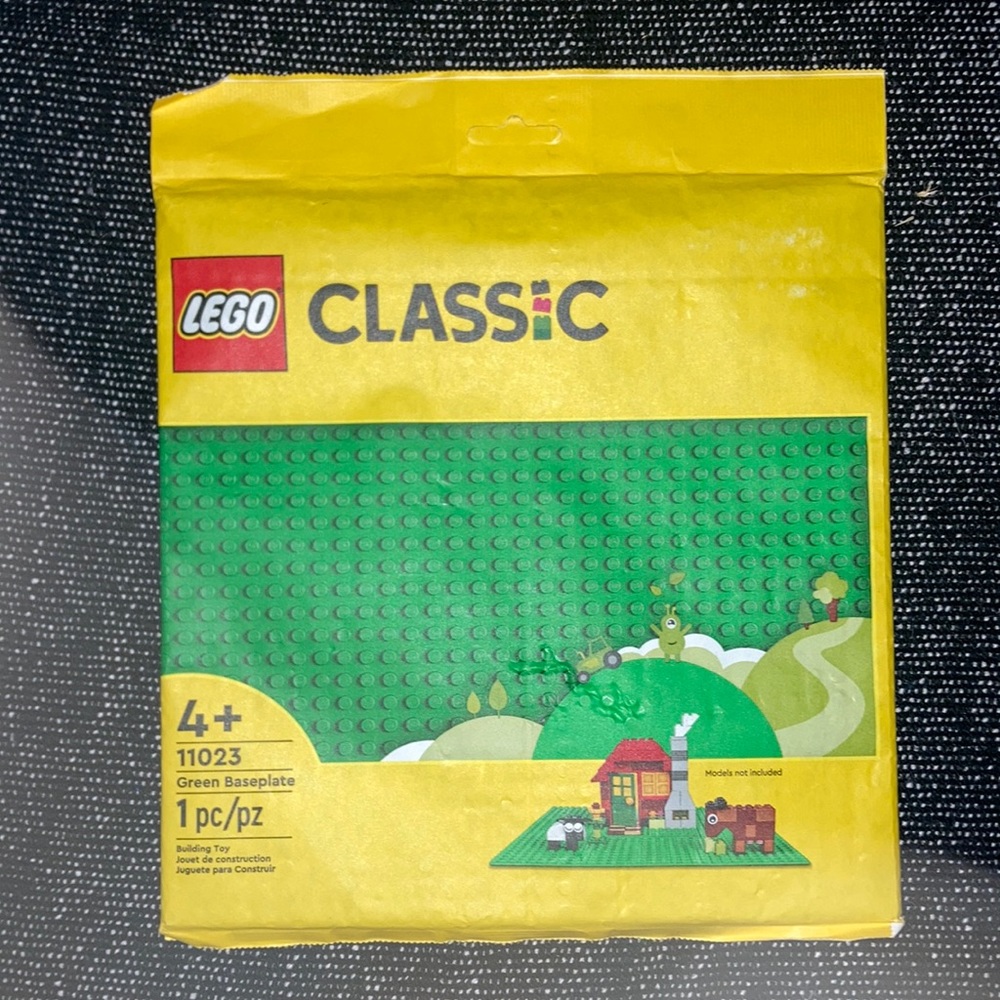🏣🧩 LEGO Classic Green Baseplate New and In Wrapping Green Model 11023 🧩🏢